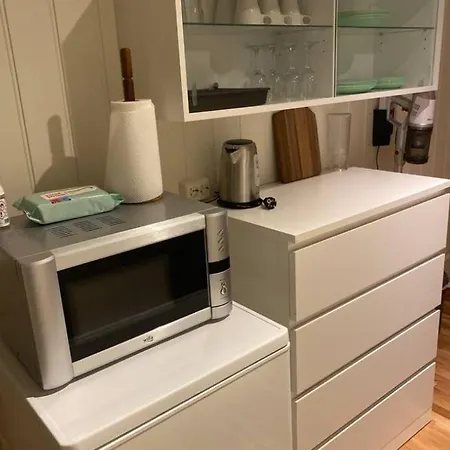 1 Roms Kjellerleilighet Norheim, Haugesund شقة Spanne